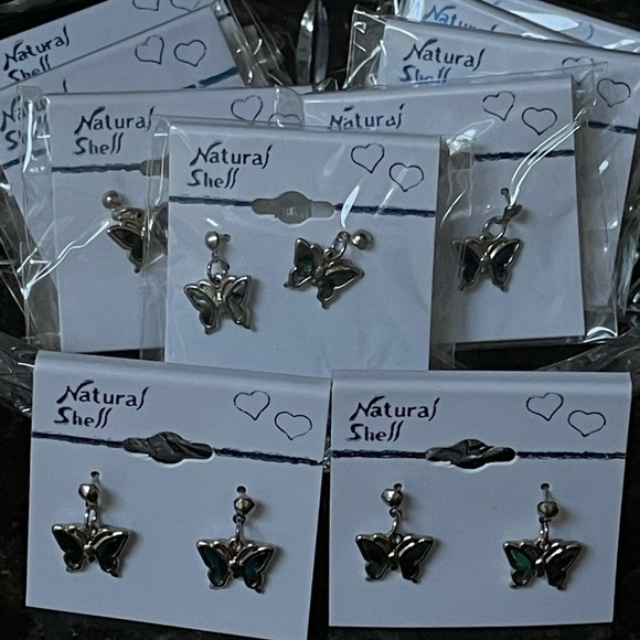 👋 3/$15 NATURAL SHELL STUD BUTTERFLY EARRINGS - Picture 6 of 6